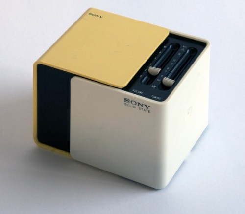 quickquick:(via The Fox Is Black » Sony Needs To Reinvent the TR-1825 Radio)