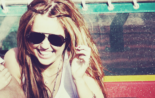  O melhor tipo de riso é quando você começa a rir sem motivo e não consegue parar. Miley