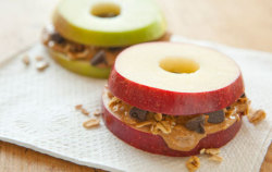 oliviagabriola:  apple sandwitch :)  these