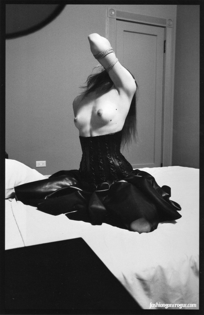 xabuton:  Raquel Zimmermann by Mario Sorrenti 