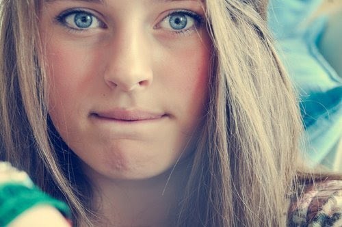 natkarielen:    Às vezes as pessoas dizem que se importam, que te amam, que nunca