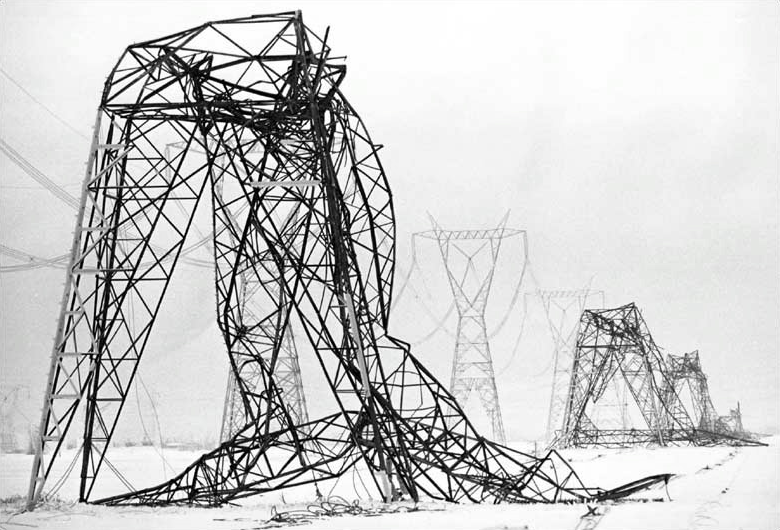 m3zzaluna:  power lines are crushed with the weight of four days of accumulated freezing