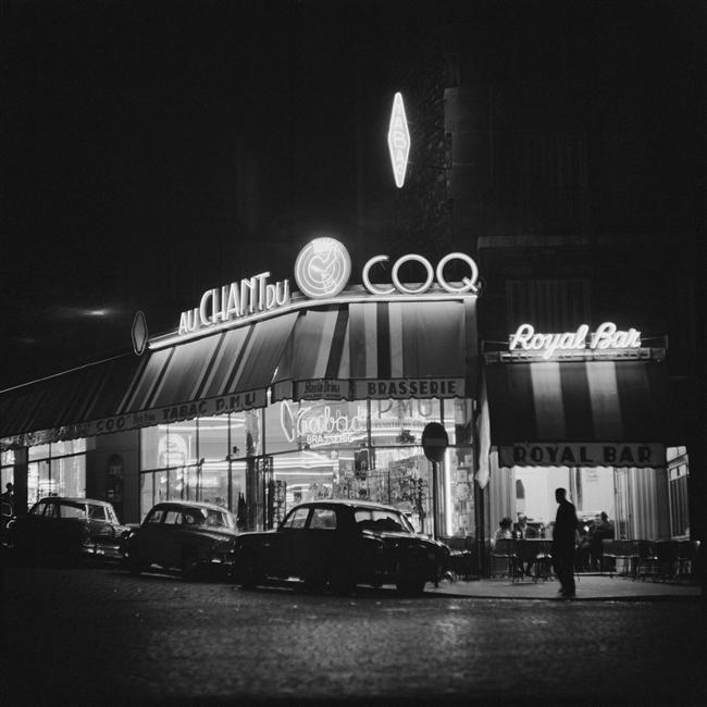 gacougnol:  Paris, Montmartre la nuit, août 1958 Marcel Bovis  (1904-1997) &copy;