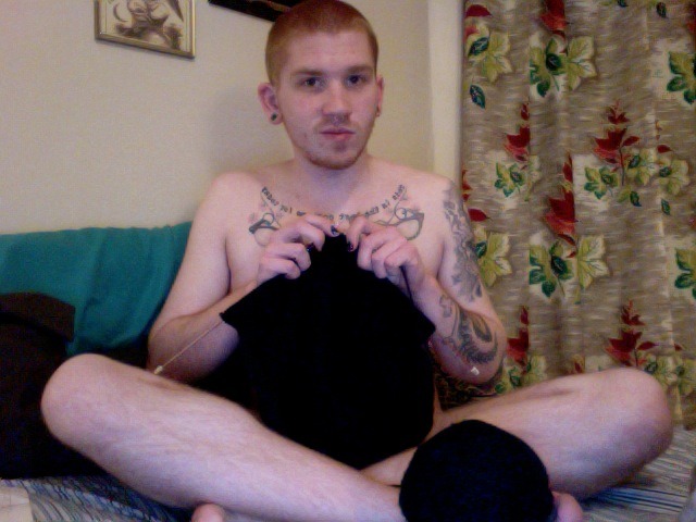 valeasmundum:  tommmy:  bestcostumefortoday:  naked knitting.  Oh me oh my please