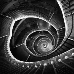 vitriolico:  Twilight zone stairway by Mathieu