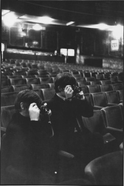 rocknrollhighskool:  She Leica’s you - yeah yeah yeah! The Beatles indulge in some snaps and d-stops and rock and roll