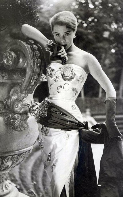 noonesnemesis:Bettina Graziani photo by Henry Clarke