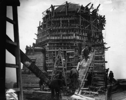 thefootballarchivist:  January 1923: Construction workers build Wembley Stadium. 