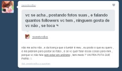 ofthetrue:  Parabéns hein filha, ganhou o prêmio da idiotice do ano. Como é possível?  Não sei como é possível, acho que ela tem personalidade dupla e uma tá xingando a outra, só pode, porque né JSIODDJSDIFOSJSFDOJOSDF