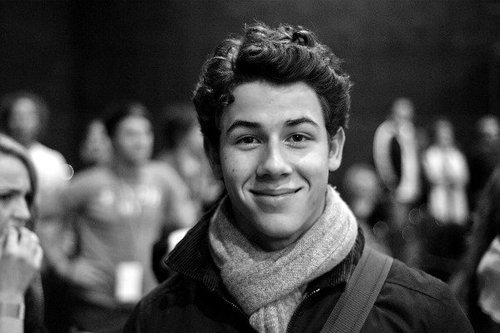   O sorriso de uma pessoa faz você gostar dela até mesmo antes de conhecê-la. Nick Jonas 