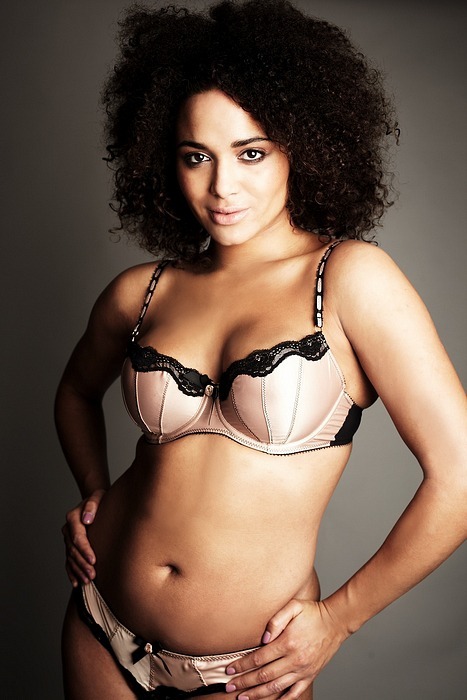 curveappeal:  Myrugia of East West Models 40 inch bust, 31 inch waist, 41 inch