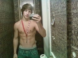 ohneid:  really cute and muscular boy :) 