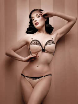 Oh Dita Von Teese. I would give up my soul to have your body, or to touch it.
