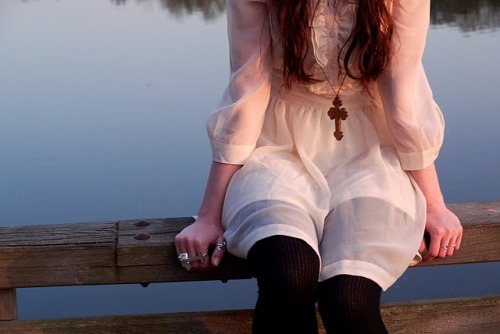 theclotheshorse: (via Slanelle Style: By the little lake)