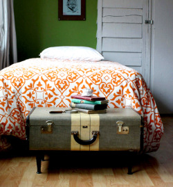 holycraft:  diy project: ashley’s vintage-suitcase coffee table 