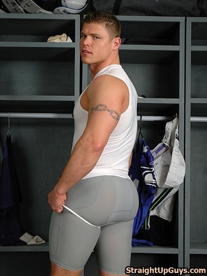 jimbibearfan:  nothing better than football player ass…except power lifter ass….