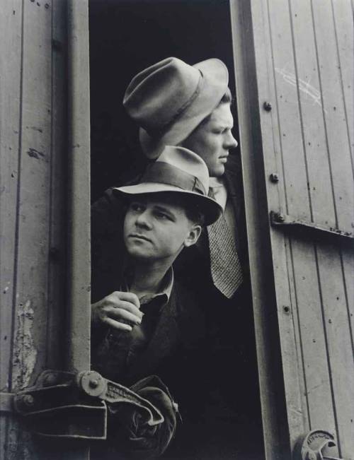 alanhorseradish:firsttimeuser:Hansel Mieth. Boys on the Road, 1936The hats