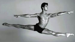 Fuckyeahballerinos:  Roberto Bolle