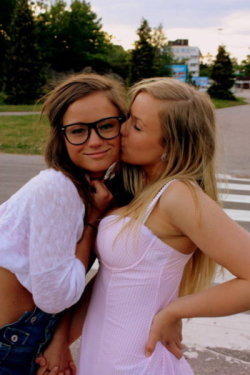 lesbianpetra:  Beautiful lesbians - Soft velvet - Girls in diapers - Peeing ladies @ lesbianpetra.tumblr.com