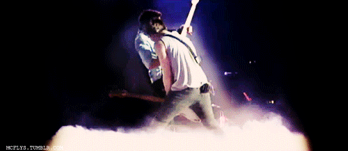 shouldifallbehind:  mcflys:  Flones moment at end of the world tonight at wembley. I’m dying.  <3 