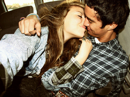 whatsinsideme:  Não sou muito boa com palavras, atitudes ou frases feitas. Mas tenho um amor enorme dentro do peito guardado para te dar.(WhatsInsideMe - Thais Lira)  