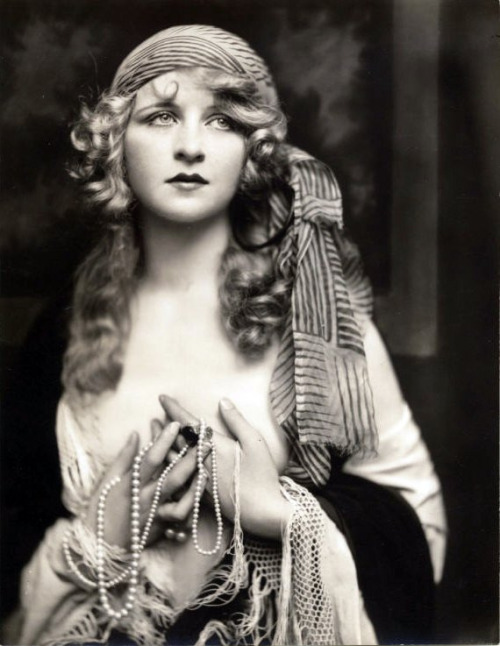 screengoddess: Myrna Darby 1920’s photo by Alfred Cheney Johnston