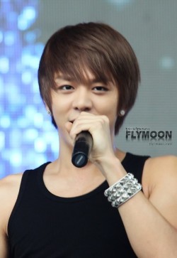 He just look like Micky Yoochun. I like!!