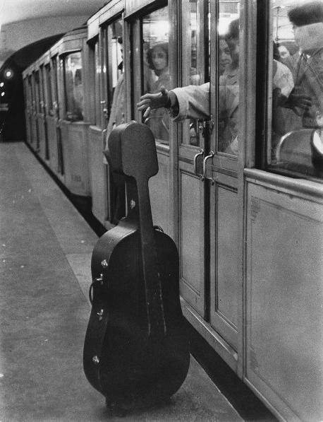 Robert Doisneau Un enchantement simple, 1950s.