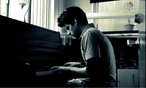 thereschemicalsintheclouds:  am i the only one that liked him with dark hair?   