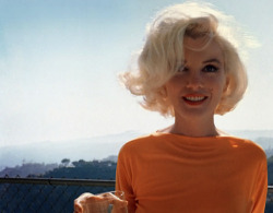 laurelcummins:  Marilyn Monroe - She was a size 16 and is known as one of the most beautiful women in the world. Curves are beautiful. Stop hating your body and love yourselves. Please. 
