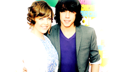 phdbieber:  justinrelated:  IS THAT NAT FROM THE NAKED BROTHERS BAND  ^ ARE YOU RETTARDEDA;JIEJRDU HERP? NO.   HAHAHAHAHAHAHAHAHAHHAHAHAHAHAHA ^^ Dude thats Munro Chambers.. hes like 21, nat is what now.. 15 ?!