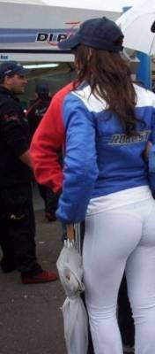 allaboutyogapants:  fyeahyogapants-blog:  Nice hat.  Need more girls in yoga pants? : AAYP