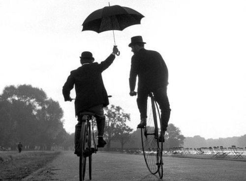 luzfosca:  Ken Russell From La Pluie sans parapluie   I żyli długo i szczęśliwie.
