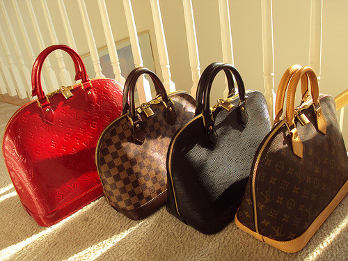 yourstruly-b:  baggaholic:  yourstruly-b:  Louis Vuitton Alma  Dislike damien, epi