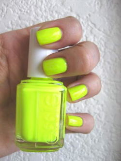 yolegs09:  Does anyone know the name of this Essie Polish?! I need it!