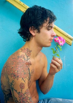 kid-trohn:  pretty boy, pretty tat, pretty flower, pretty colours.