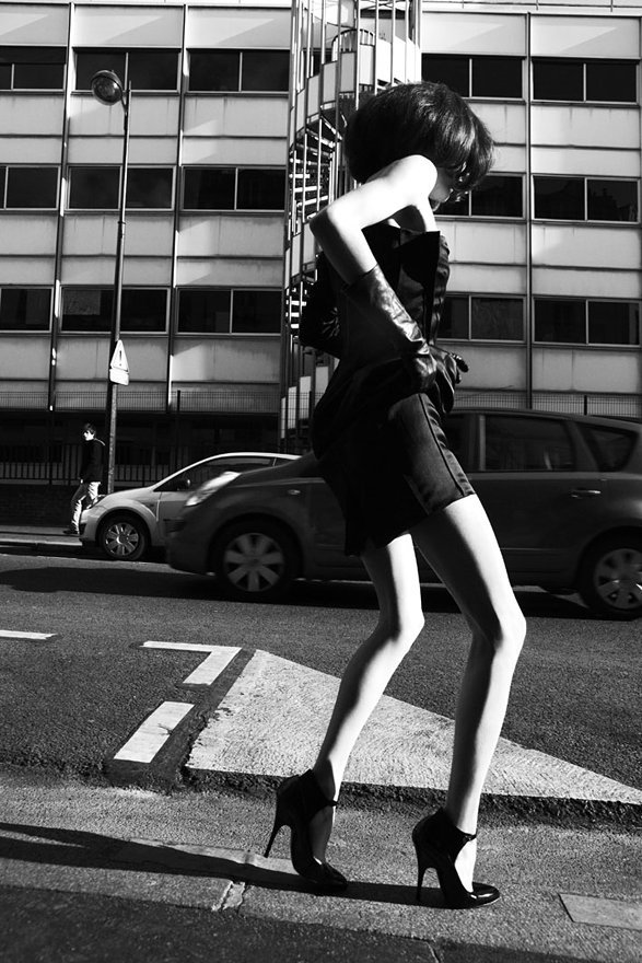 niteo:  “Back To Black” with Iris, Amanda, Anna, Cat, Heidi, Toni, Karmen by