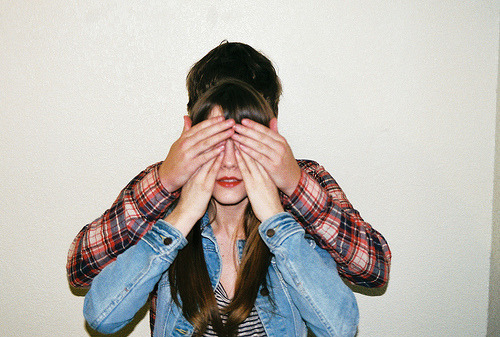 fazsentir:  É exatamente assim. Nada muito concreto, nada tão certo. Quase perfeito, quase inexplicável. Intacto, inabalável e um tanto quanto frágil. Amor. Para alguns, ele é brisa, para outros, tempestade. — Diego Nunes. 