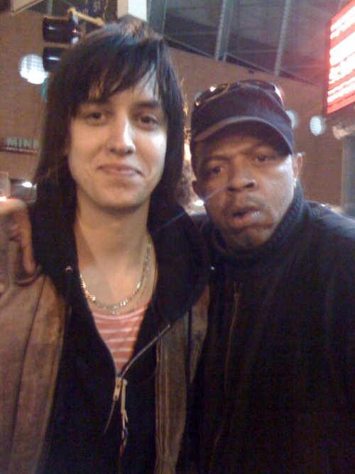 juliancasababecass:  aliceintheshittyland:  this makes me laugh a lot! look at this man! haha and Julian is trying to hard not to laugh  i love what julian wears hes prepared for any kind of weather really  