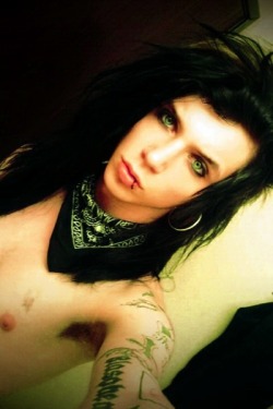 fysexyassmusicians:  Andy Biersack 