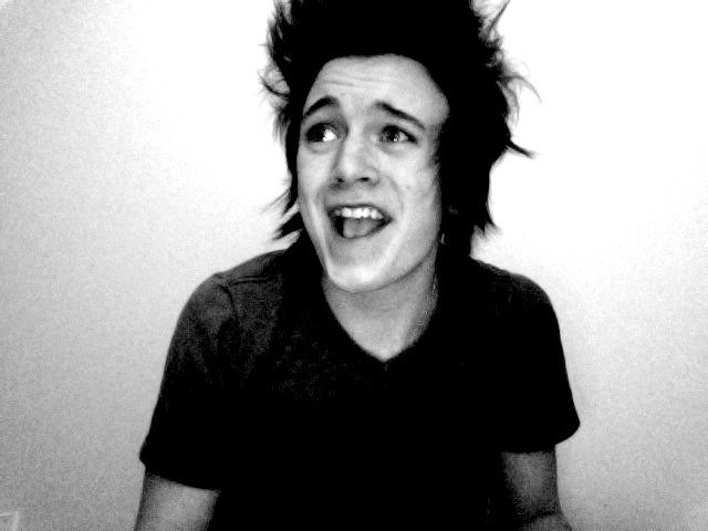 cuteguyss:  Submitted by missscreamer   hi sawyer!!!