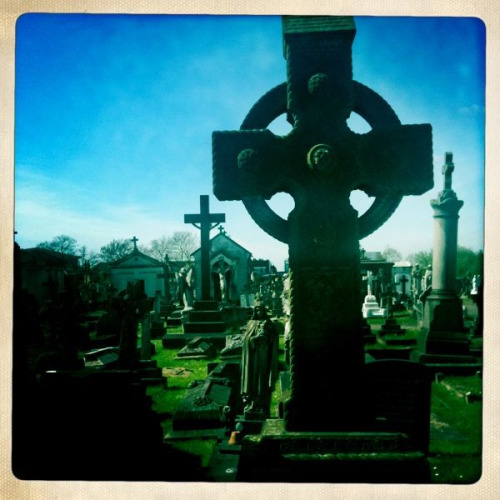 Sunny lunchtime walk around the famous Kensal Green Cemetery — such amazing amounts of history.