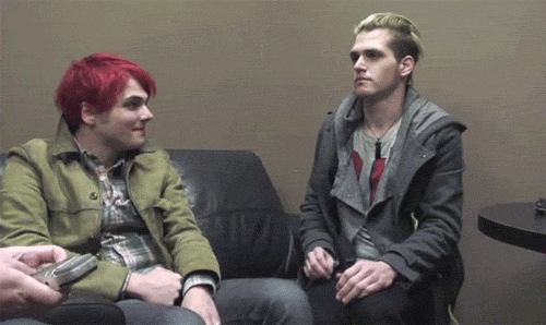 chemicalfreak:  thegunstheysell:  better-if-i-stay:  rainedallofmay:  demolitioncadet:  young-and-loaded:  narcolepticinsomniac:  mentir:  This is the single cutest exchange between brothers I have ever witnessed.   Their expressions OMFGGGG  AWH.  Gerard