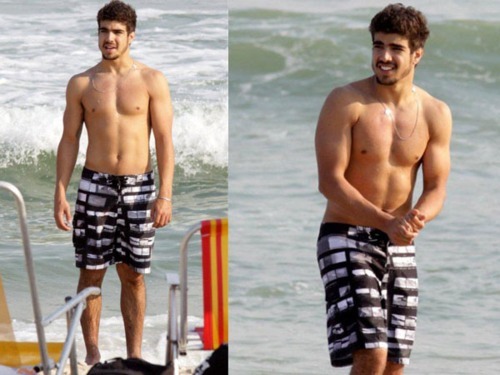   homens como esses:   e você gosta desse ?  