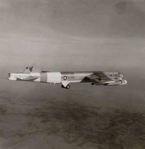 xplanes:
“ nobody died! friday #59: Boeing B-52 test flight, January 10th 1964 (via)
”
Wow. Incredible.