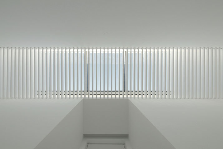 symmetrical:  (via jpegheaven)  House in Paao De Arcos. Jorge Mealha Yatzer. via