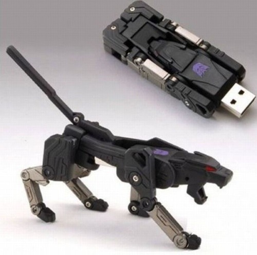 toptumbles:  The most epic Flash drive of all time   yo quiero uno asi xD