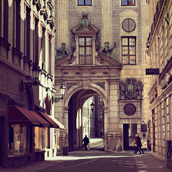 sunsurfer:  Archway Street, Rome Italy  photo via landcake 