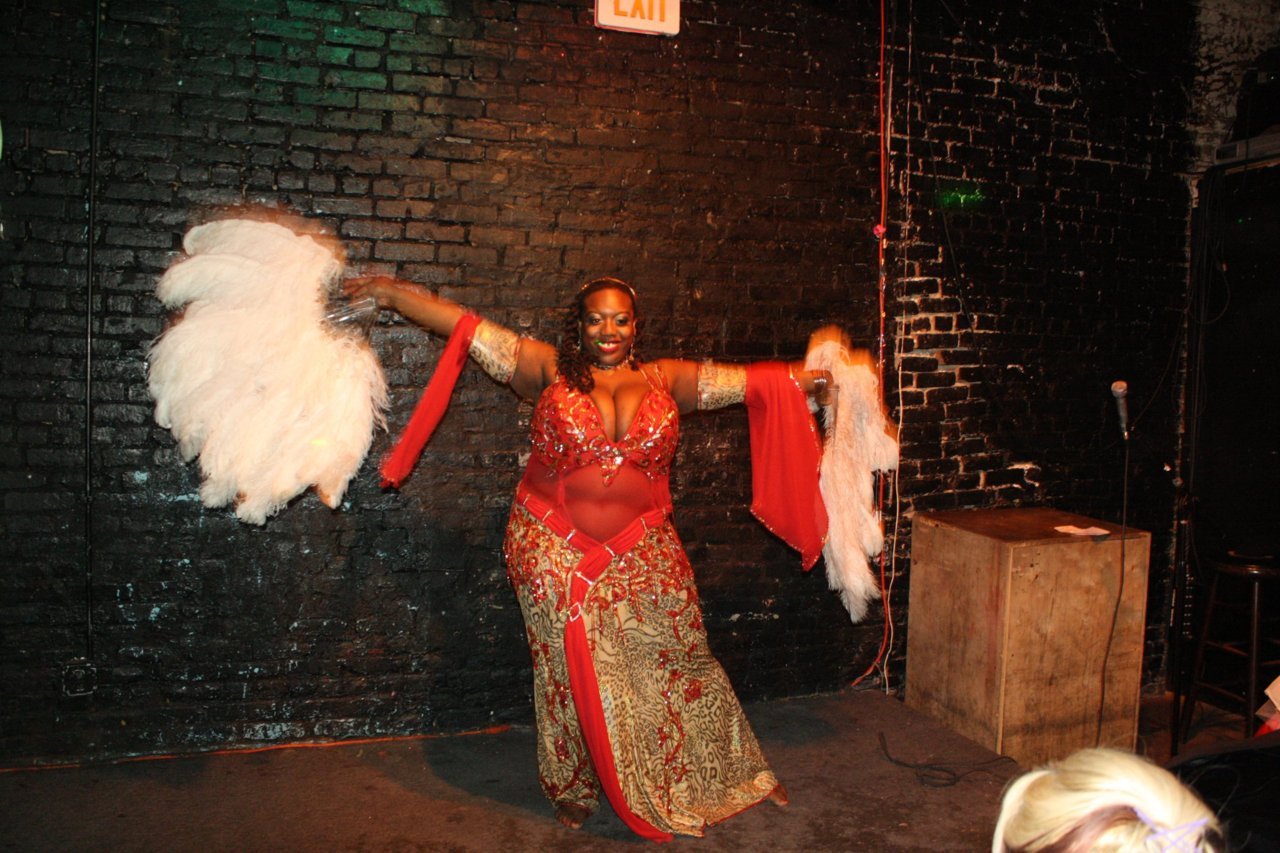 queerfatfemme:  Miasia, Washington, D.C.-based belly dancer, at Rebel Cupcake on