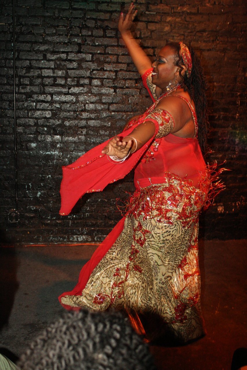 queerfatfemme:  Miasia, Washington, D.C.-based belly dancer, at Rebel Cupcake on